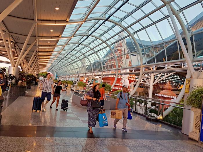 Rai ngurah gusti udara kedatangan terminal internasional domestik bandar ditingkatkan pengawasan cegah idetrips bhs baggage processing guarantees efficient handling luggage